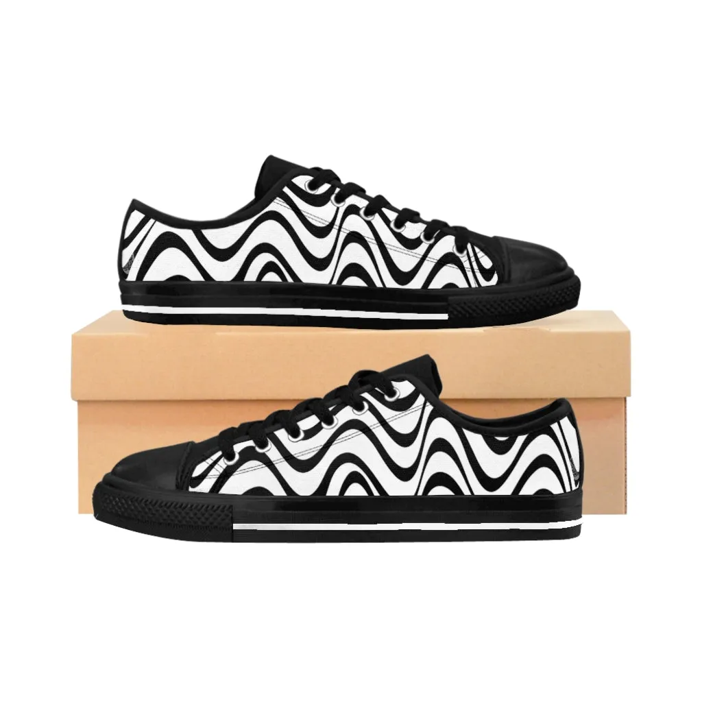 Black Waves Print Men's Sneakers, Geometric Wavy Designer Fashion Low Top Sneakers For Men