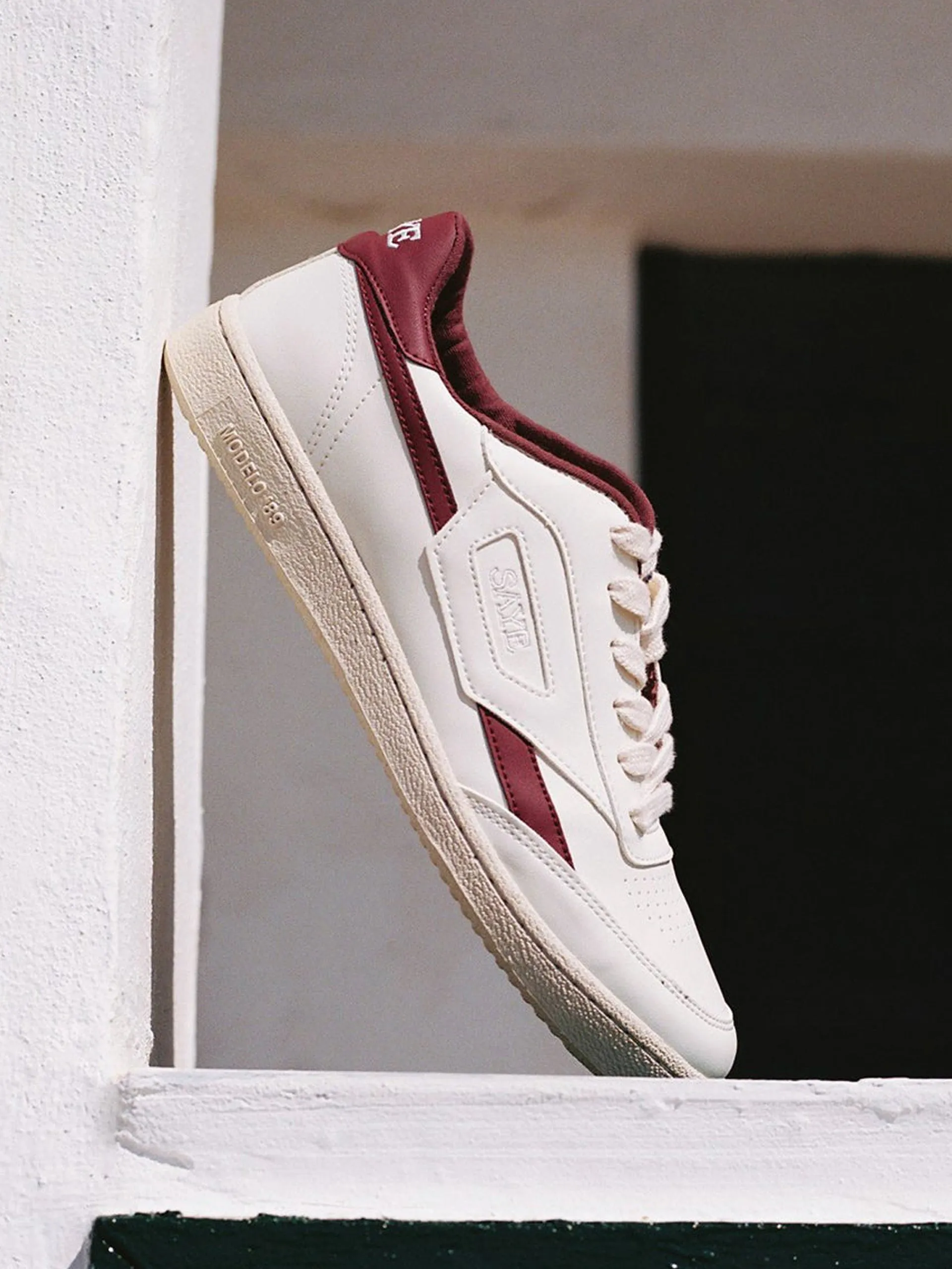 Modelo '89 V-Endure sneakers in Garnet