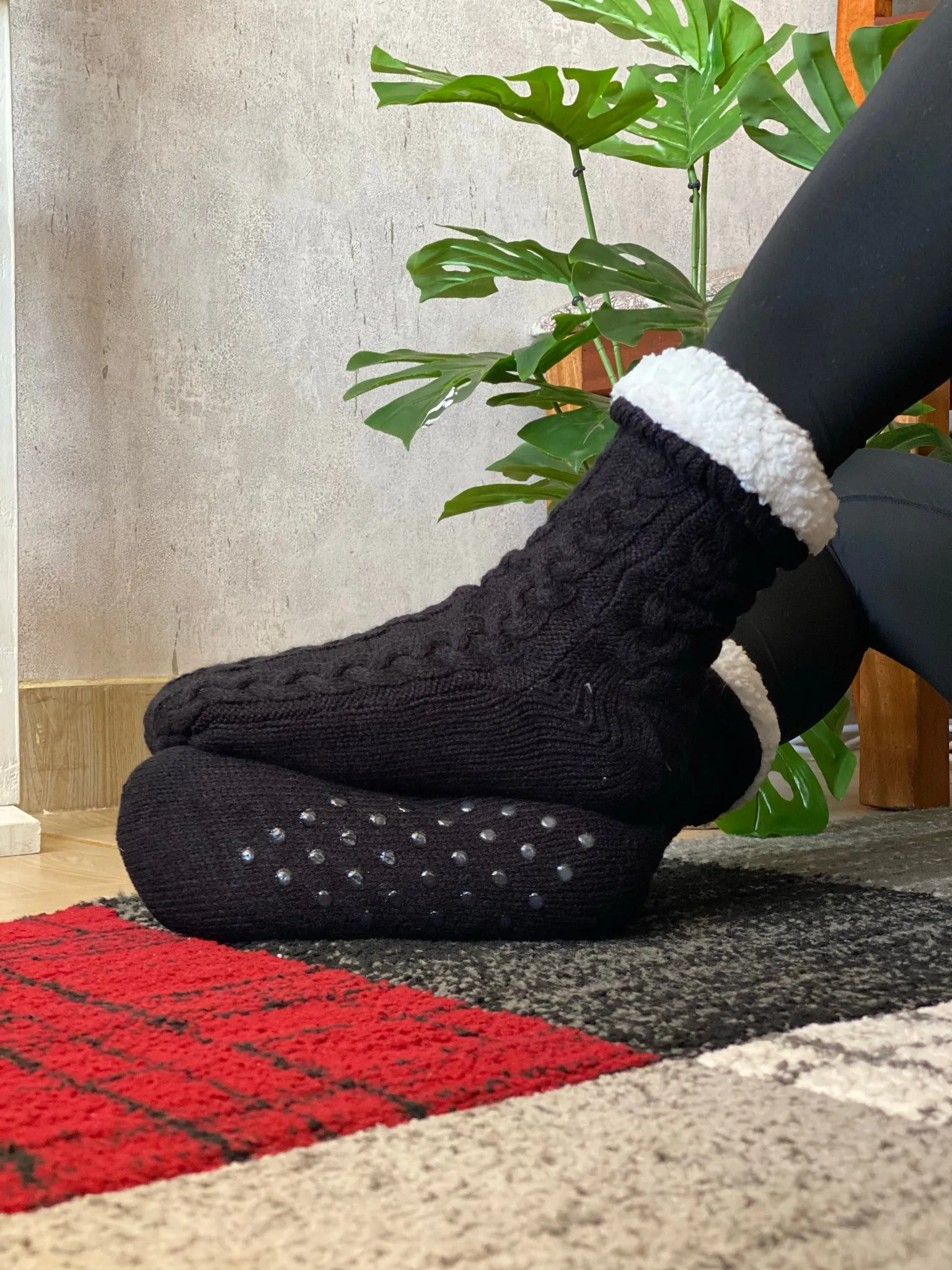 Warm Fleece Socks Mens Womens Knitted Cozy Fleece-Lined Socks With Grippers For Cold Nights Winter Nights